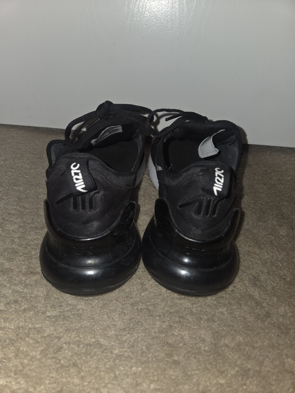 Nike Air Max 270 Men's Running Shoes Size 11.5, Black/White, Athletic Sneakers - Picture 6 of 9